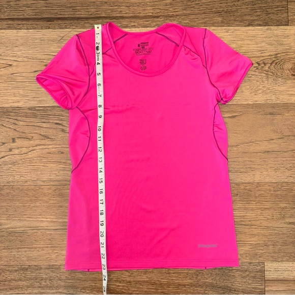 Women’s XS Patagonia Pink Short Sleeve Common Threads Baselayer TShirt - Picture 5 of 7